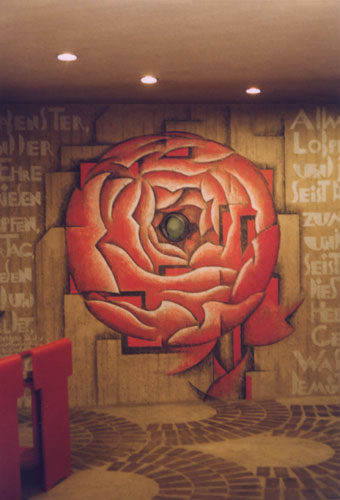 Krypta der Marienwallfahrtskirche in Neviges, Rose um das Tabernakel
