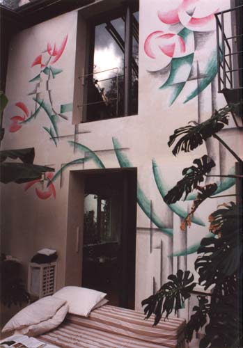 Wohnhaus, bemalte Wand im Wintergarten